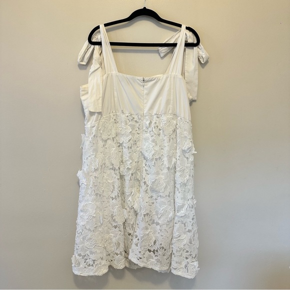 Eloquii Plus Size White Lace Dress - Picture 4 of 9